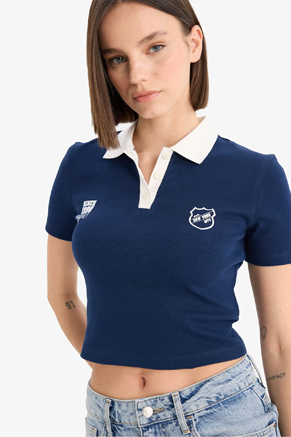 DeFacto Coool Fitted Polo Yaka Baskılı Ribana Kısa Kollu Tişört E7838AX25SMNV248