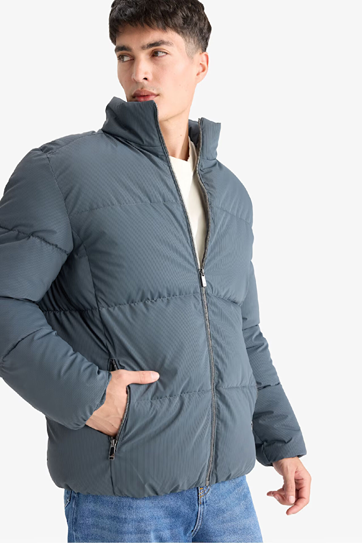 Regular Fit Dik Yaka Fermuarlı Su Geçirmez Mont