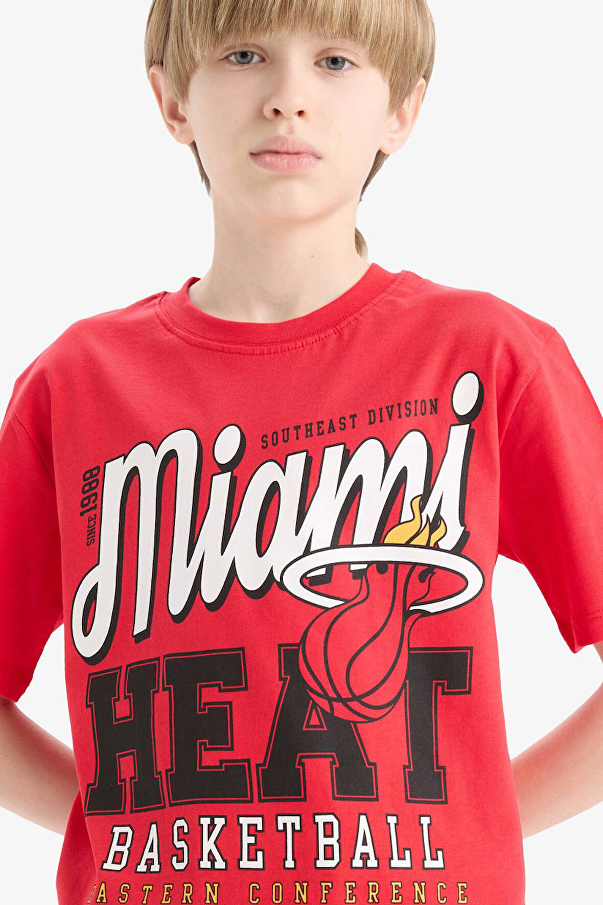 DeFacto Erkek Çocuk NBA Miami Heat Bisiklet Yaka Kısa Kollu Tişört E4837A825SMRD59
