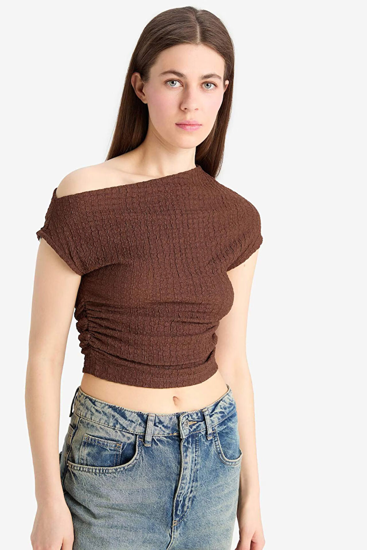 DeFacto Slim Fit Dar Kesim Tek Omuzlu Bürümcük Kısa Kollu Tişört D4414AX25SMBN167