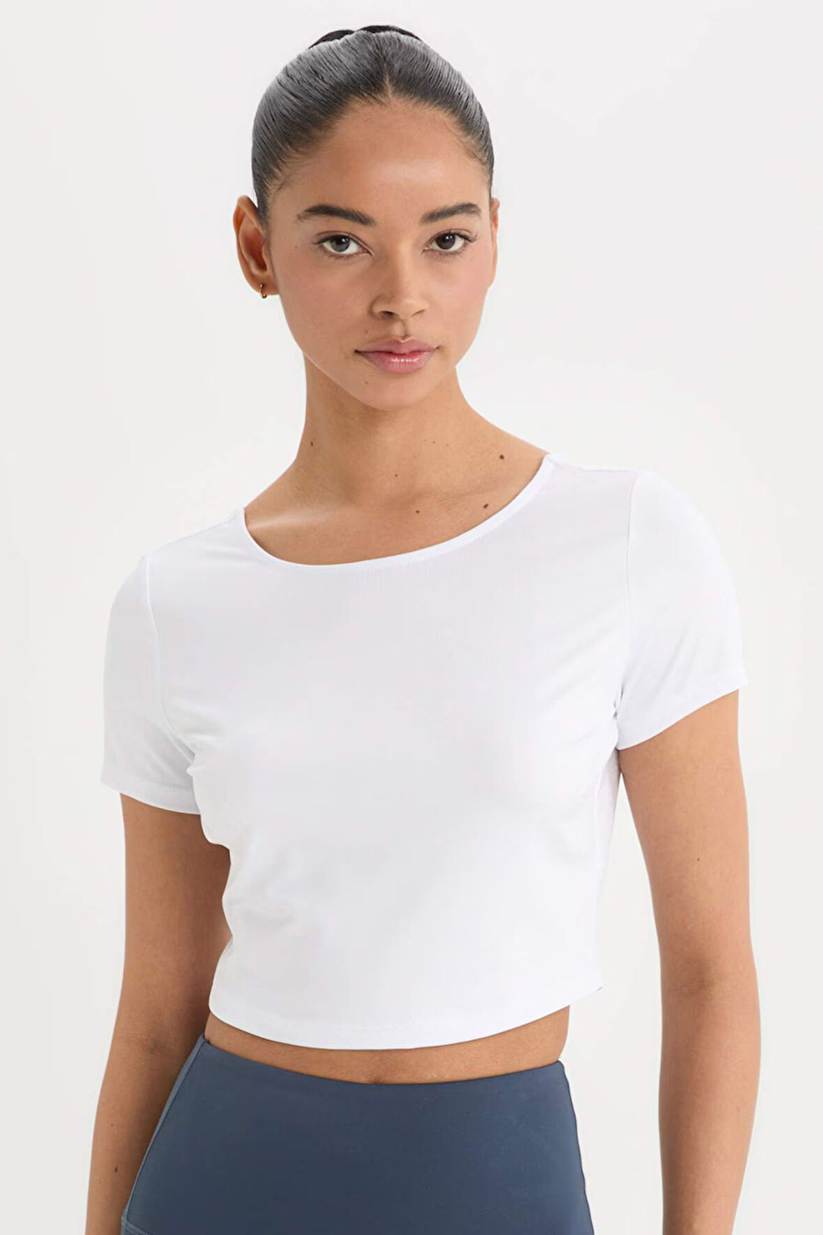 DeFactoFit Crop Top Bisiklet Yaka Sporcu Kısa Kollu Beyaz Tişört E2663AX25SMWT34
