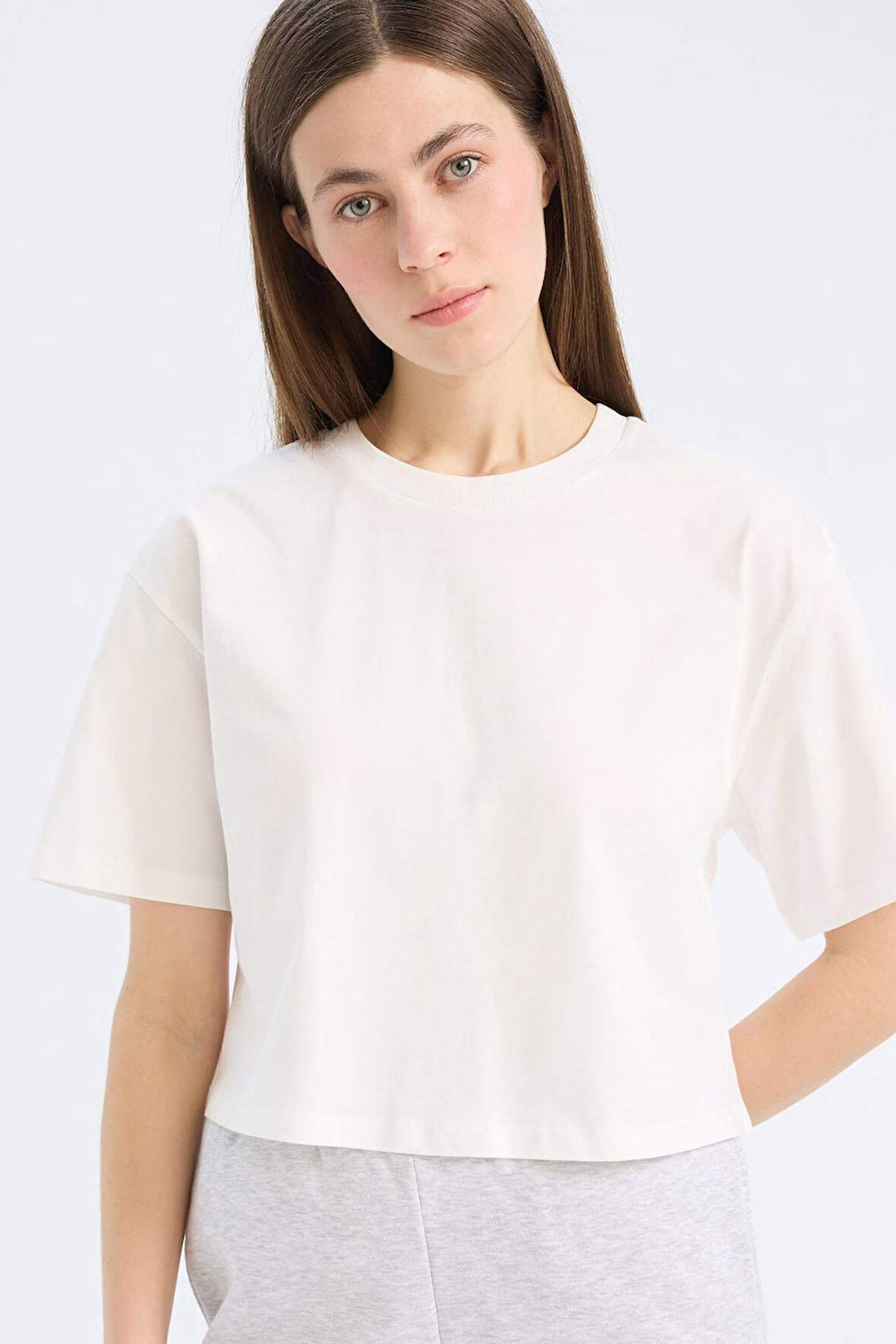 DeFacto Boxy Fit Bisiklet Yaka Basic Düz Penye Kısa Kollu Tişört C7459AX25SMER105