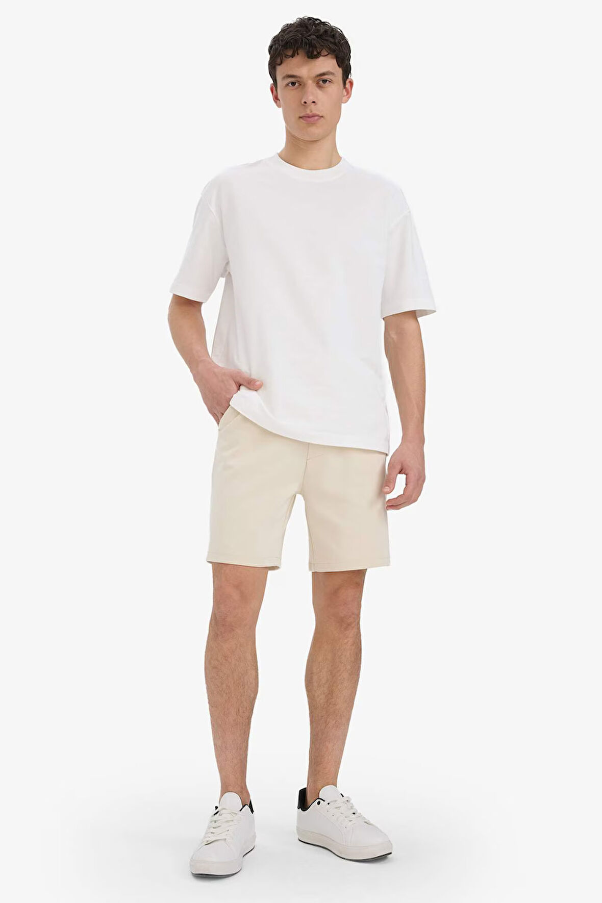 DeFacto Erkek Beli Bağcıklı Cepli Basic Düz Şort E2616AX25SMBG811