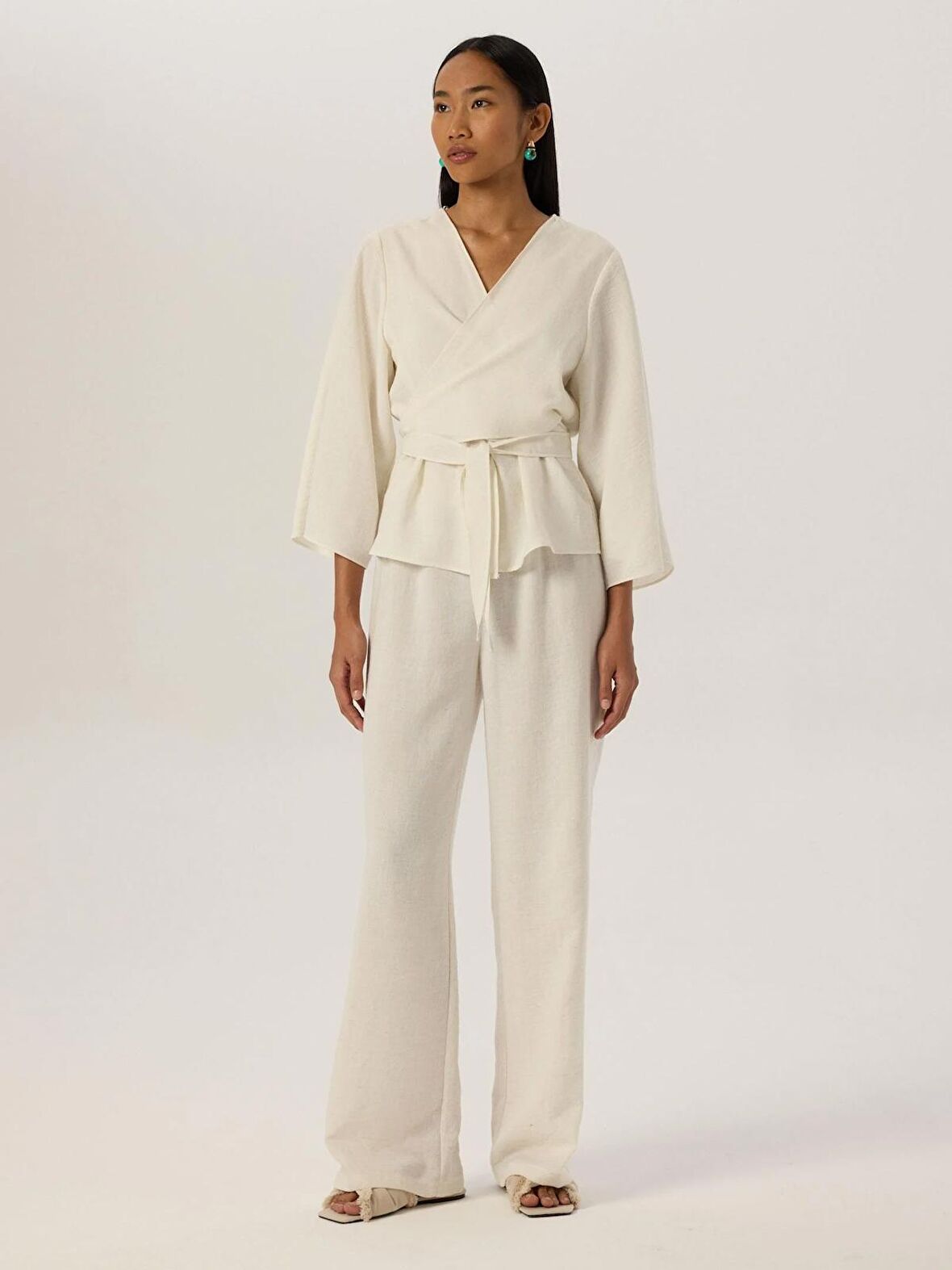 Beli Lastikli Salaş Kesim Dökümlü Pantolon - Beyaz