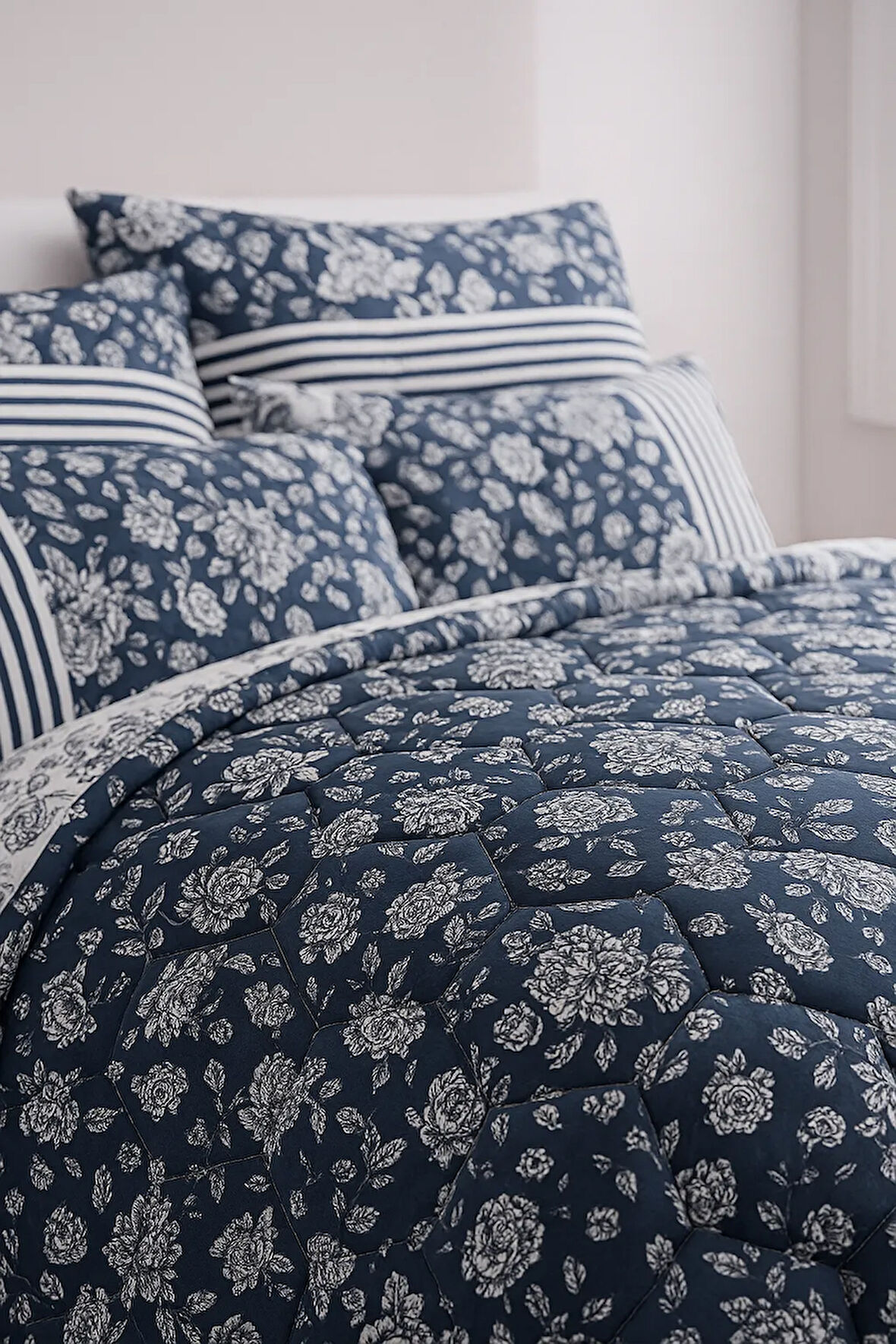 Cayprus Tek Kişilik Kapitone Dolgulu Pike 4 Mevsim Petek Dsn |Yastık Kılıfı Hediye| 160x230cm