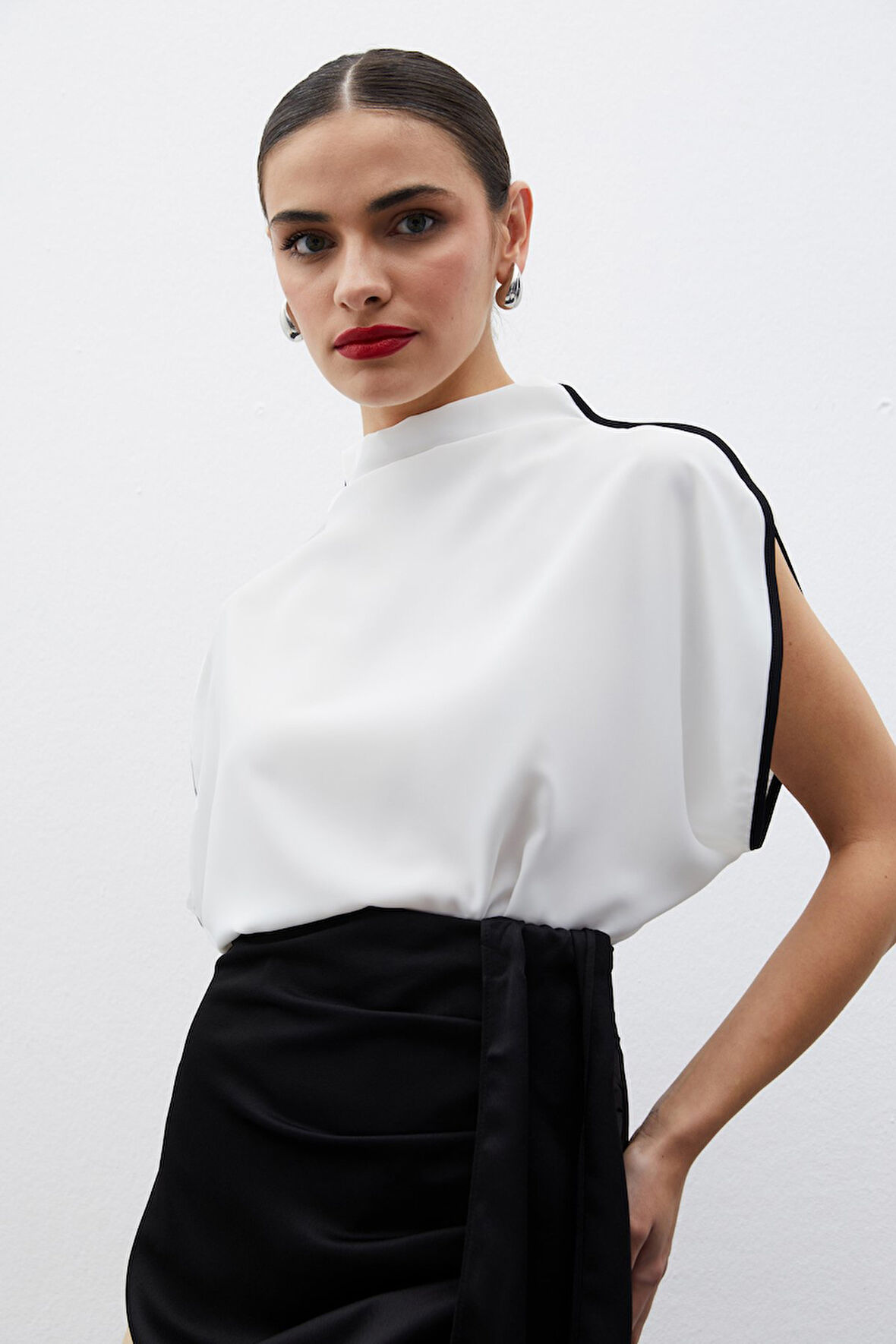 Boğazlı Kontrast Bluz - EKRU