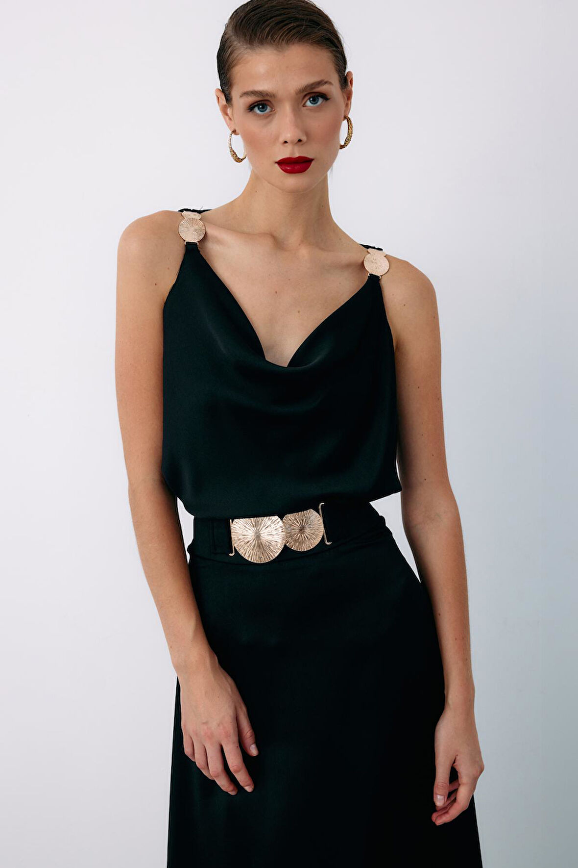 Sateen Aksesuar Detaylı Degaje Yaka Bluz 1546-1522