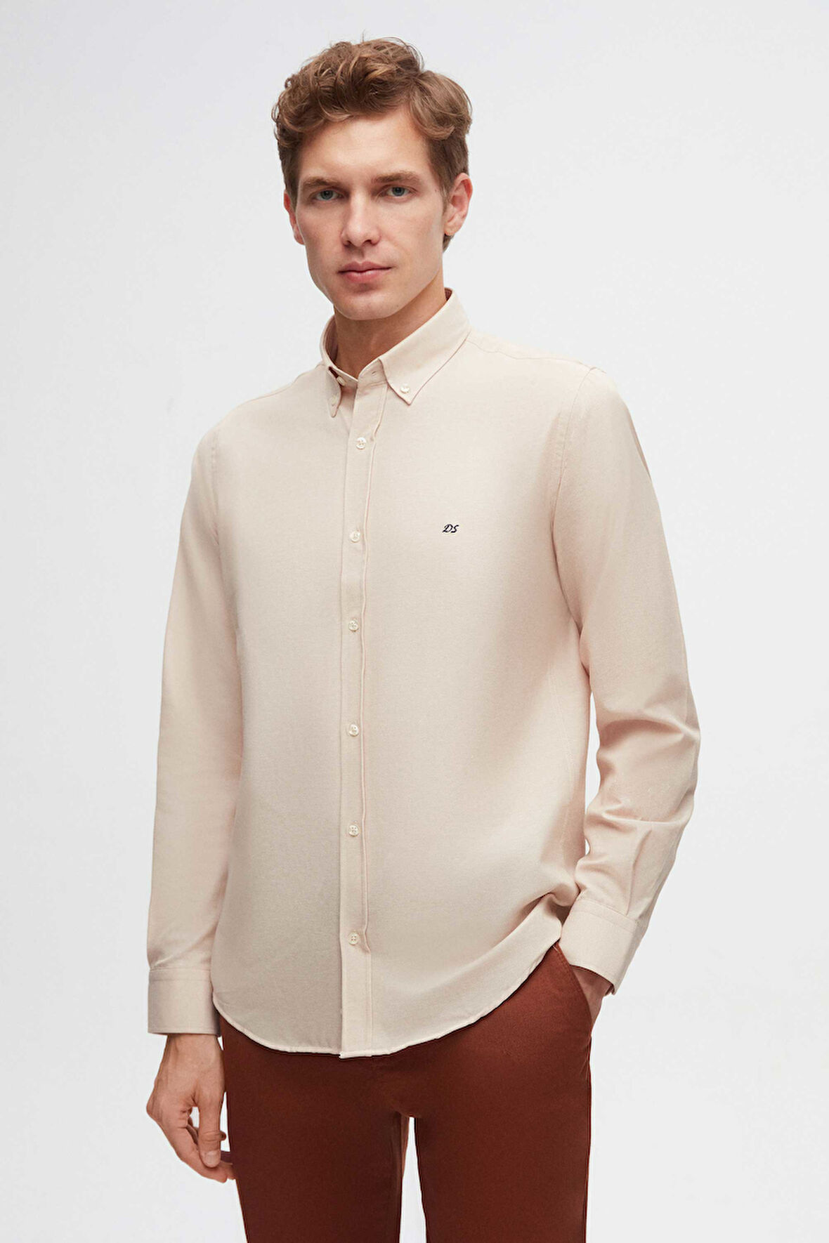 Slim Fit Bej Oxford Düğmeli Yaka Kolay Ütülenebilir Nakış Detaylı Pamuklu Gömlek 4HC02ORT03265