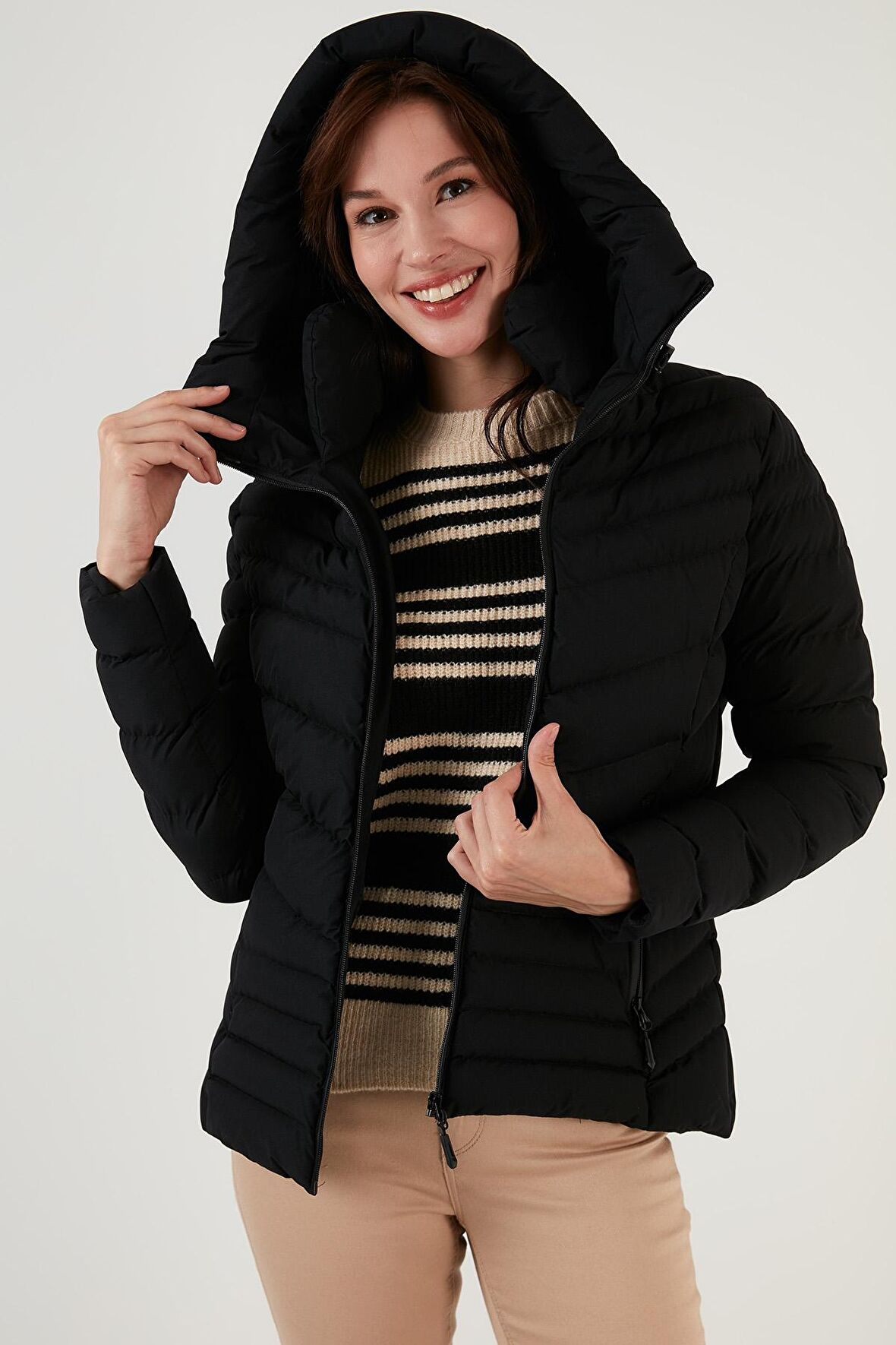 Lela Bayan Mont 6274121