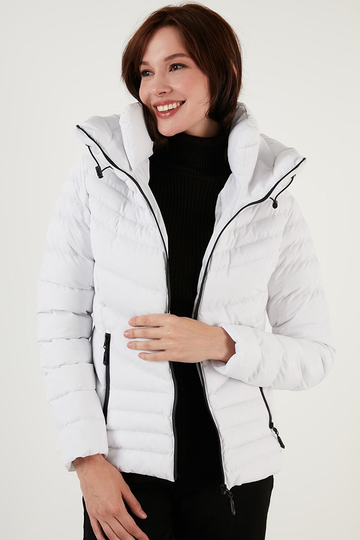 Lela Bayan Mont 6274121