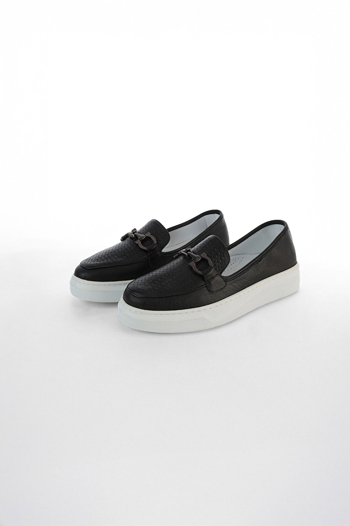 Kadın Pc-52322 Metal Tokalı Kalın Tabanlı Loafer Ayakkabı - Siyah/Beyaz | 38