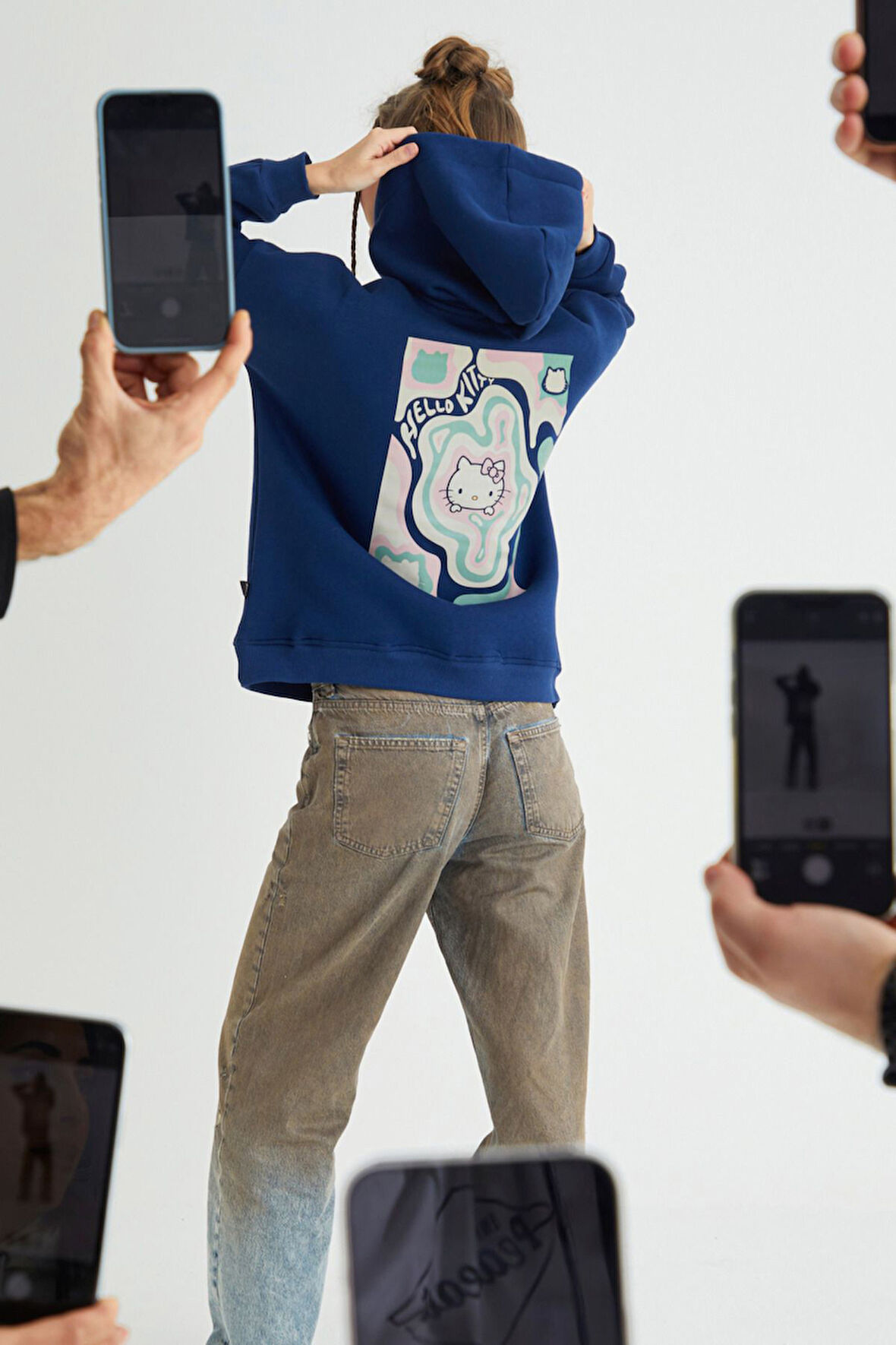 Lisanslı Kapüşonlu Kalın Sweatshirt