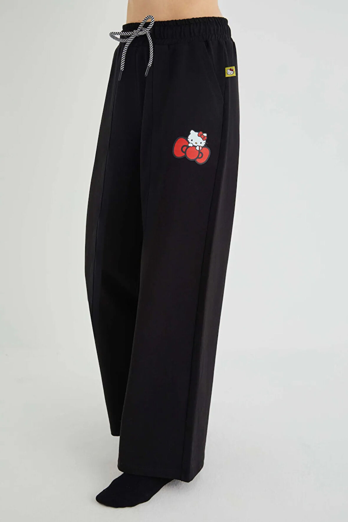 Lisanslı Baskılı Kadın Likralı Bol Eşofman Altı