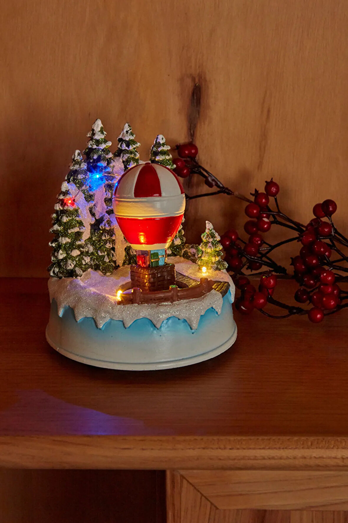 Karaca Home New Year Yılbaşı Led Işıklı Noel Köyü 13x13x15 cm