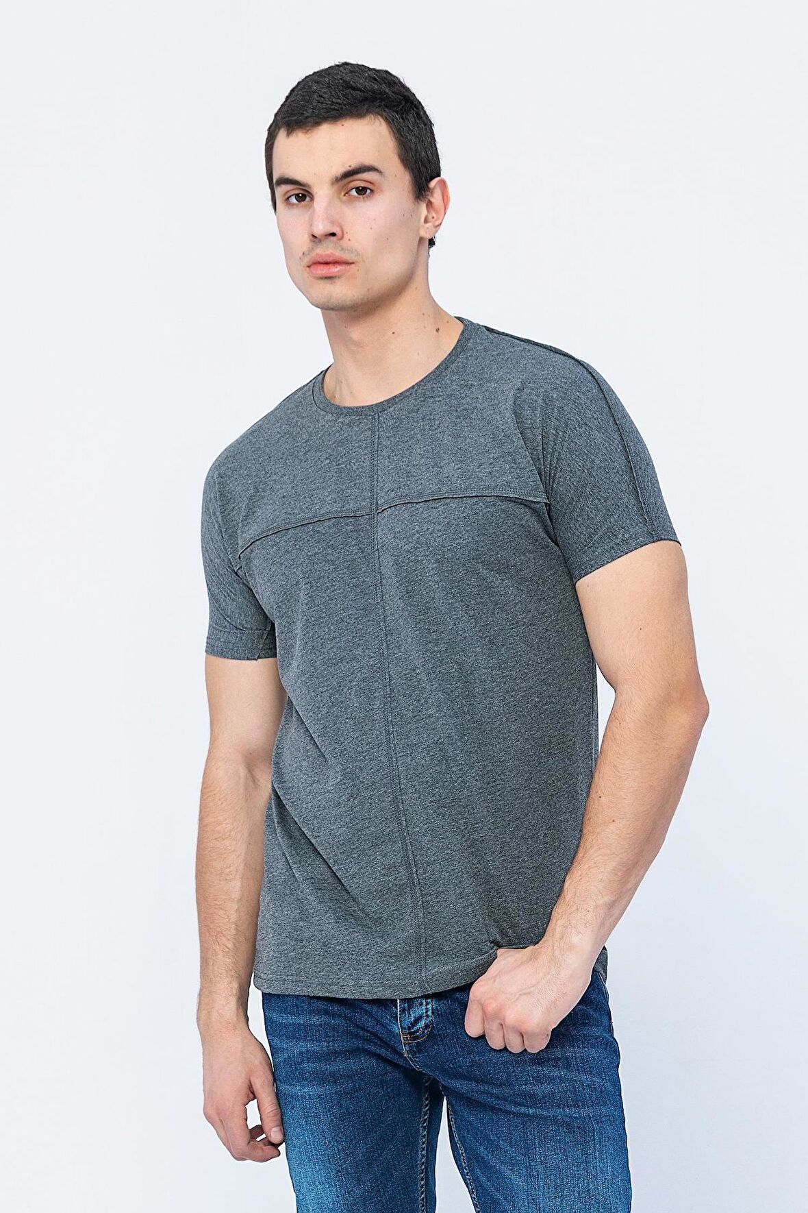 Erkek Regular Fit Bisiklet Yaka Dar Kollu Önden Dikiş Detaylı %100 Pamuk Kısa Kollu T-Shirt