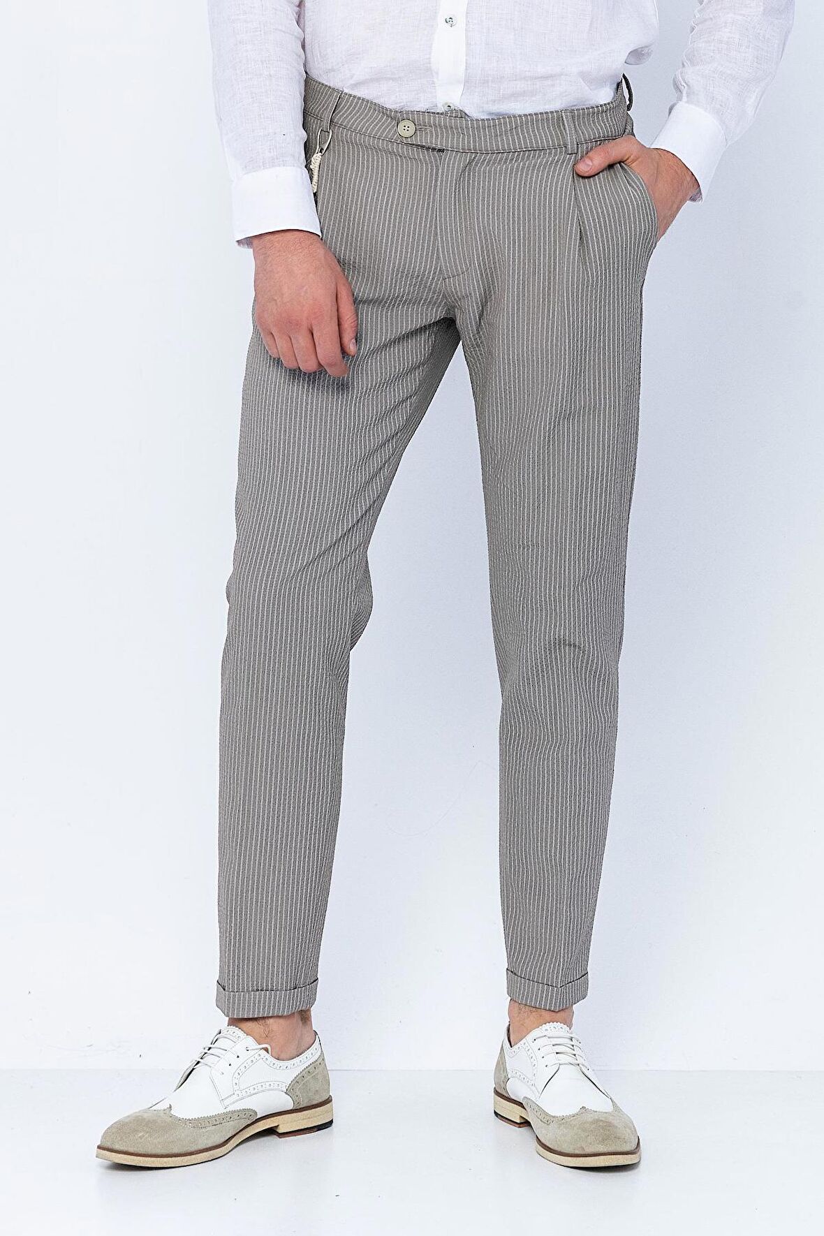 Erkek Çizgili Pileli Düğmeli Fermuarlı Aksesuar Detaylı Bürümcük Kumaş Rahat Pantolon