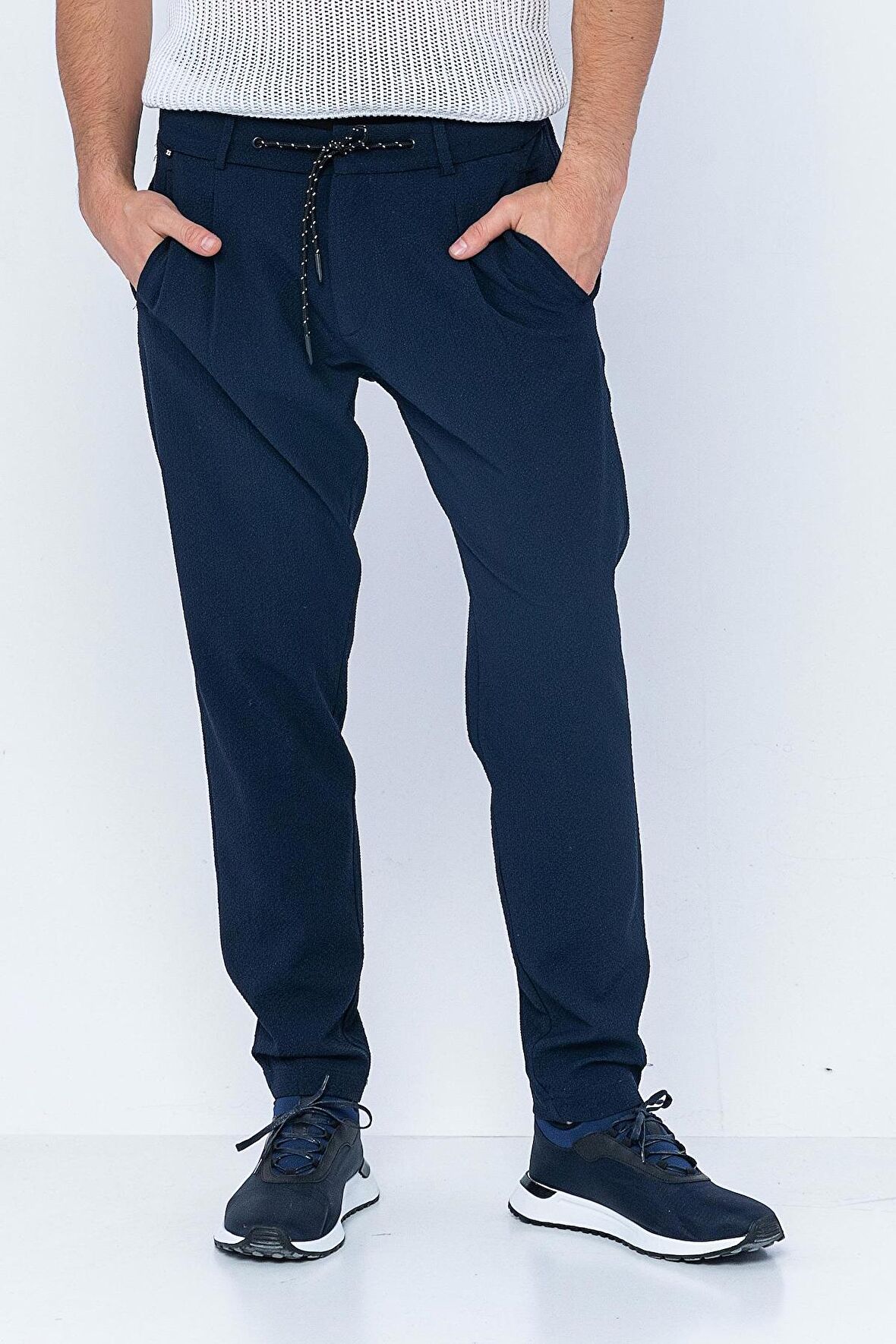 Erkek Regular Fit Fermuarlı ve Bağcıklı Bürümcük Kumaş Rahat Jogger Pantolon