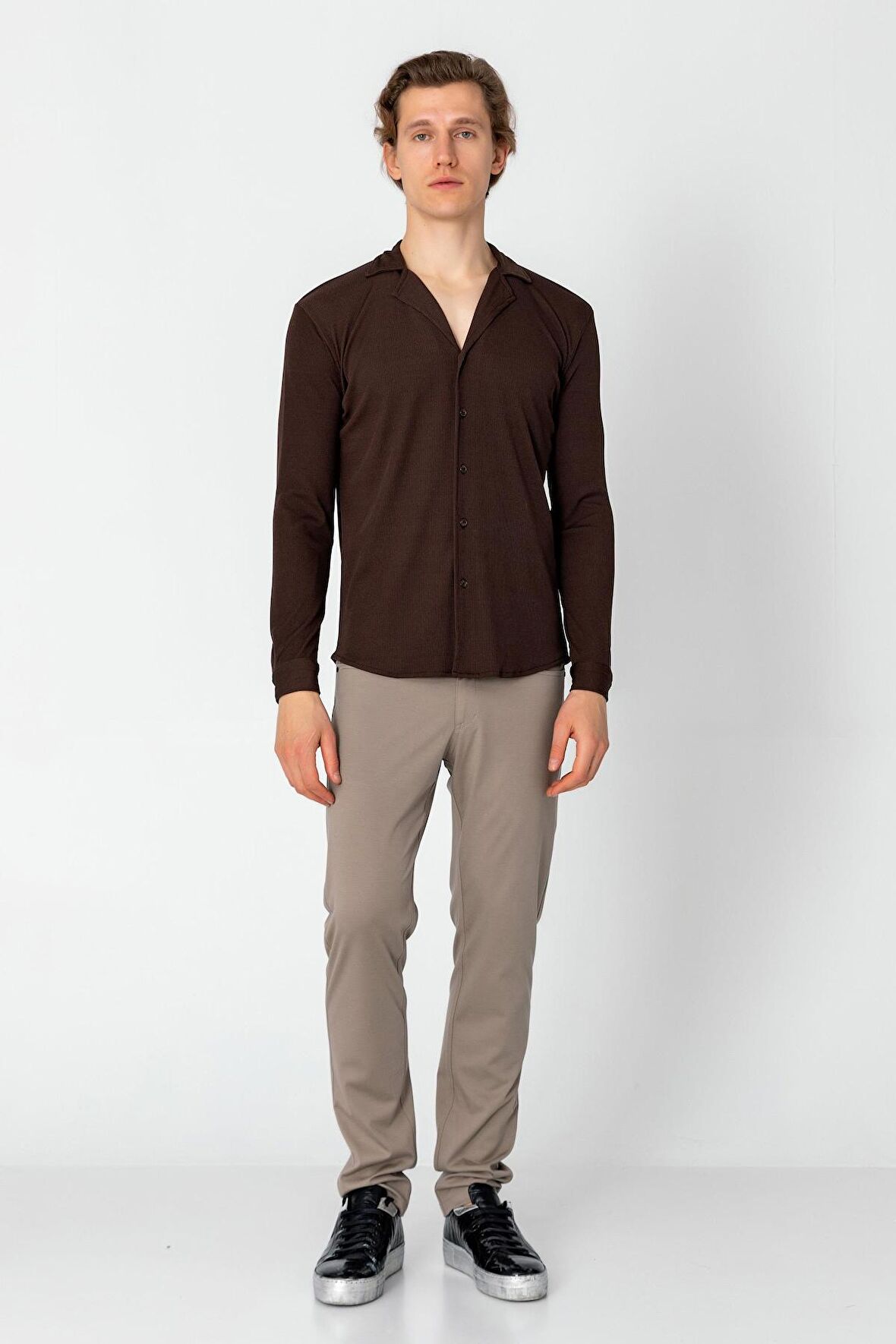 Erkek Regular Fit Rahat Giyim Apaş Yaka Yırtmaçlı Gömlek