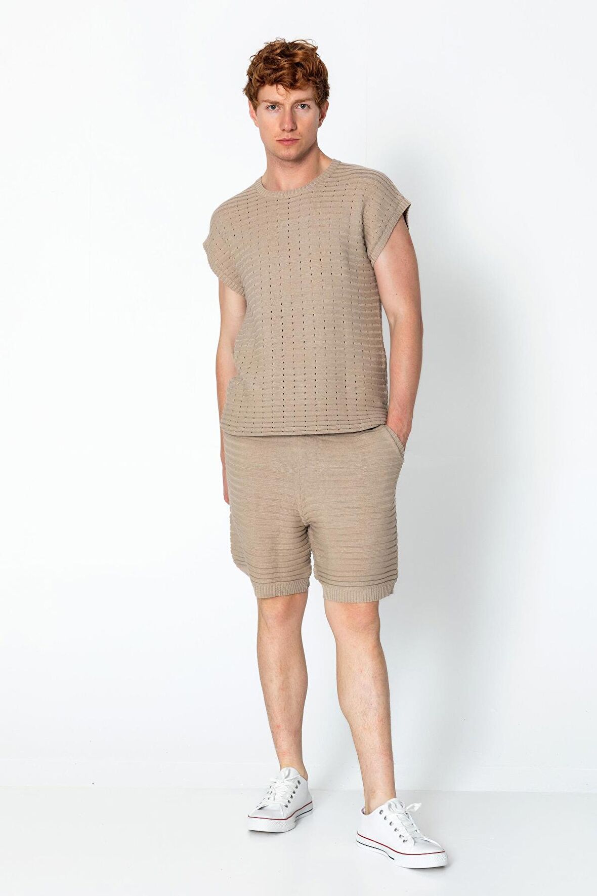 Erkek Fit Extra Rahat Düğmeli Bisiklet Yaka Delikli T-Shirt ve Şort