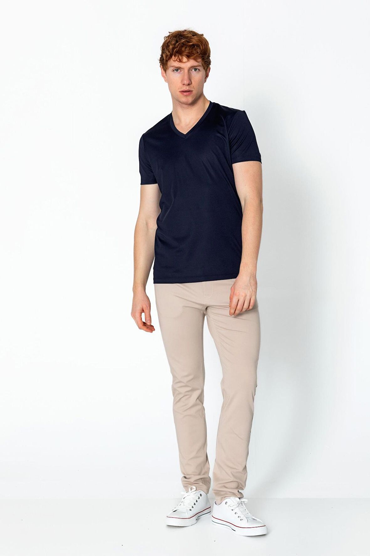 Erkek Fit Rahat Naylon V Yaka Seyahatlik T-Shirt