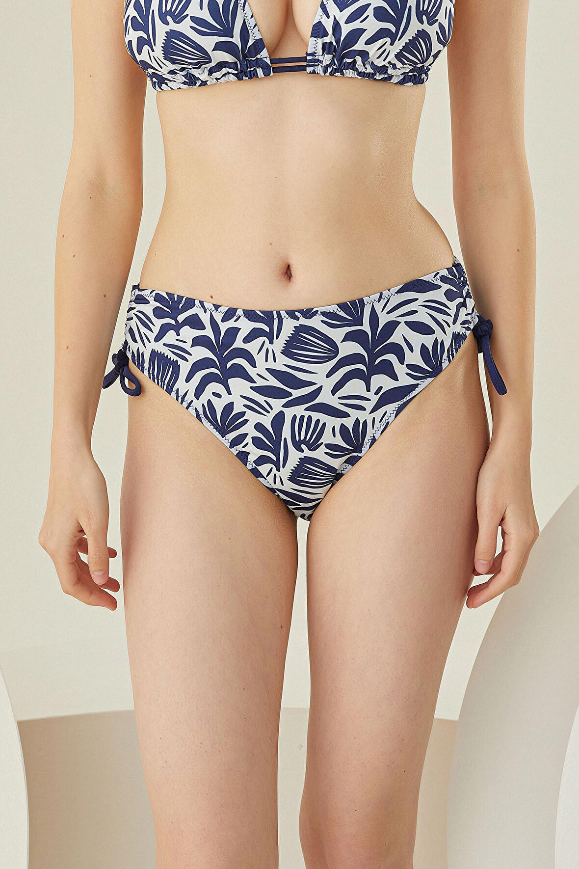 Lacivert Yaprak Desen Yandan İpli Tek Alt Bikini