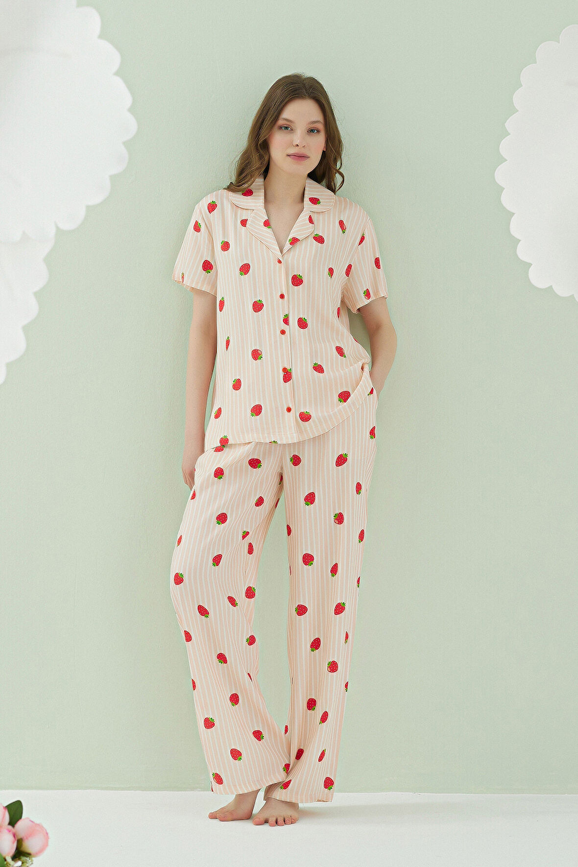 Turuncu Çilekli Önden Düğmeli Pijama Takım