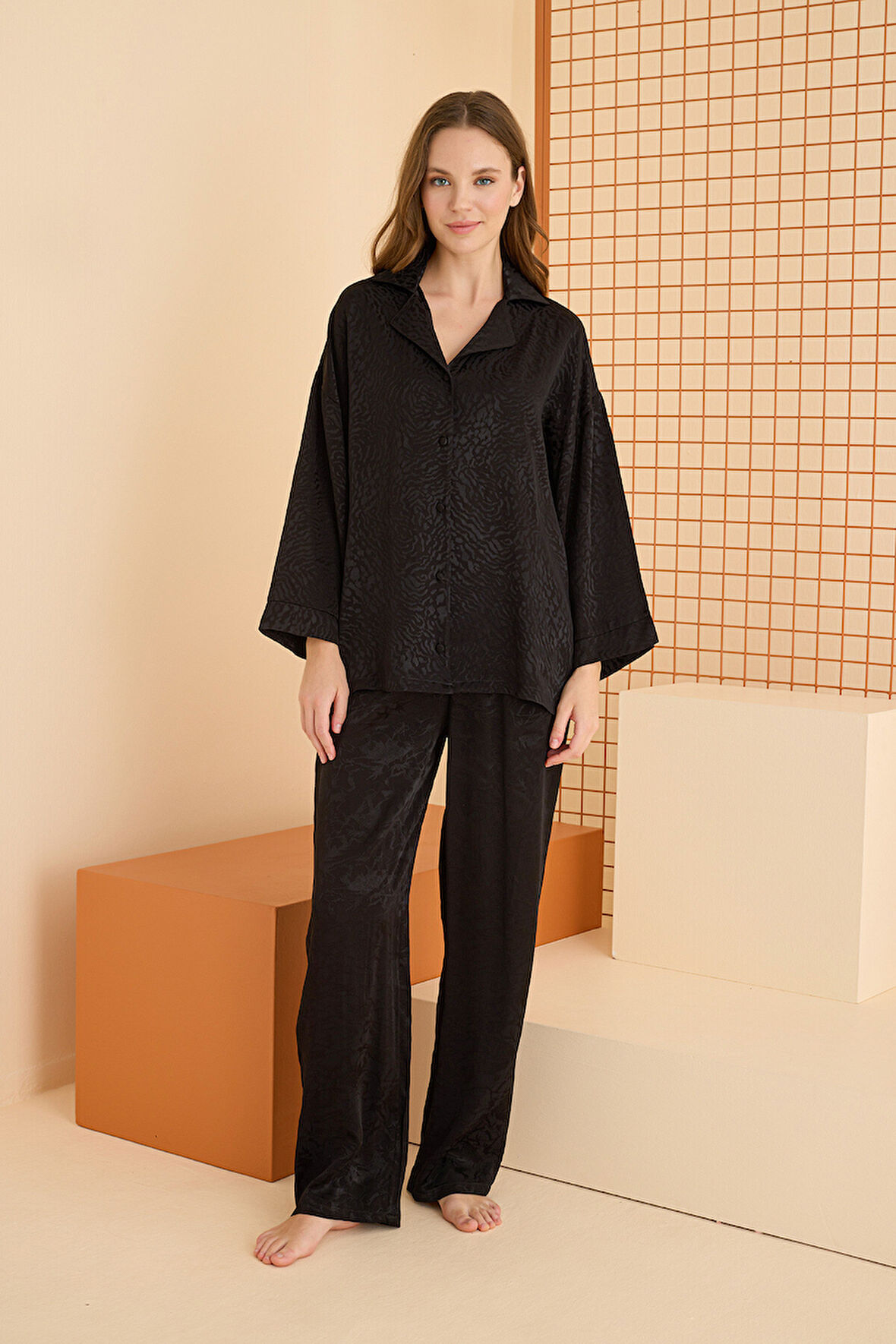 Siyah Önden Düğmeli Pijama Takım