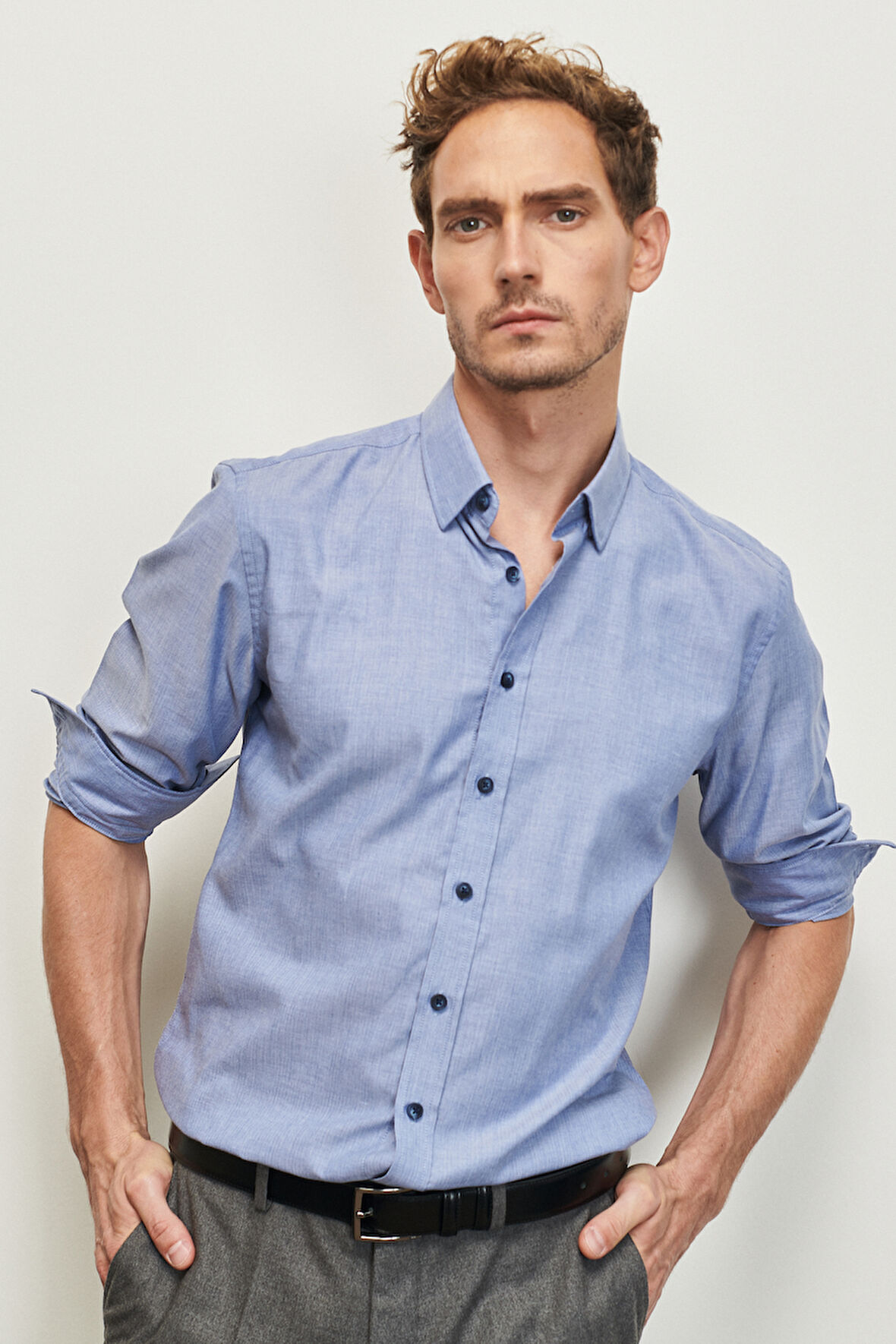 Slim Fit Dar Kesim Düğmeli Yaka Balıksırtı Desenli Gömlek