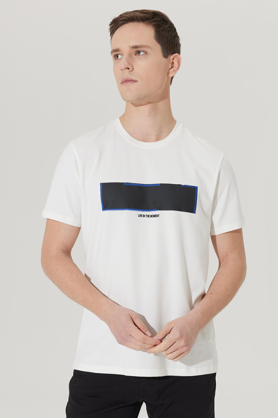 Erkek Beyaz Slim Fit Dar Kesim Bisiklet Yaka Pamuklu Desenli Tişört