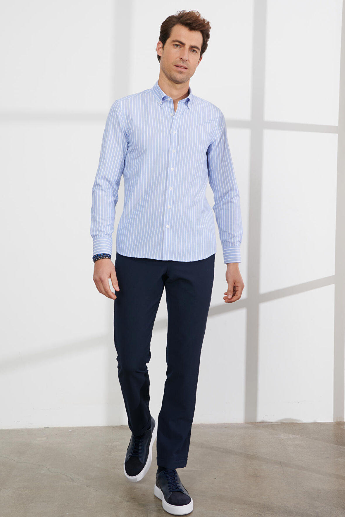 Erkek Mavi-beyaz Slim Fit Dar Kesim Düğmeli Yaka Pamuklu Çizgili Oxford Gömlek