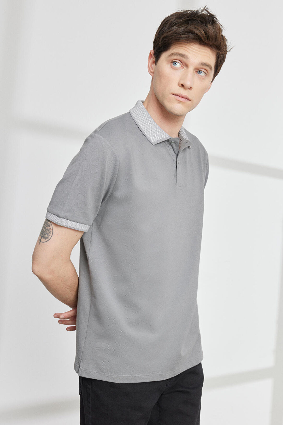 Slim Fit Dar Kesim Polo Yaka Kısa Kollu Basic Tişört