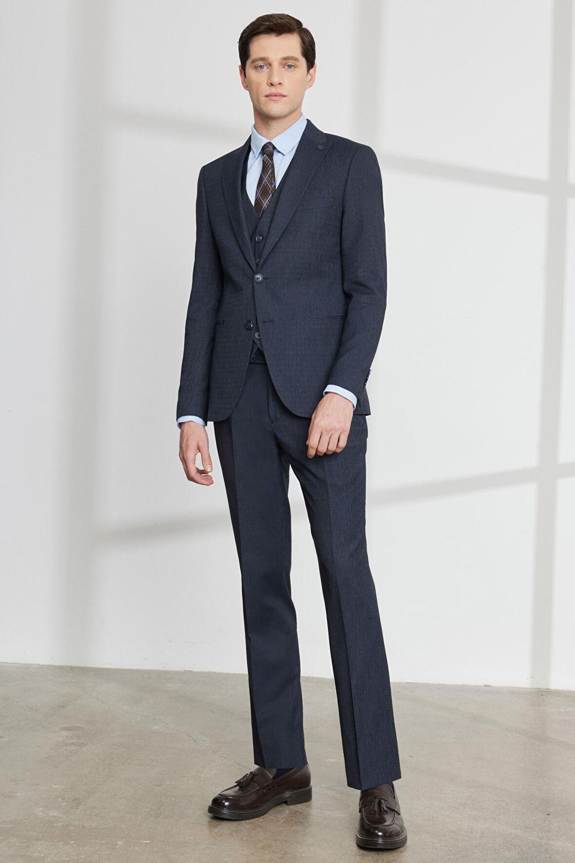 Erkek Lacivert Ekstra Slim Fit Dar Kesim Kırlangıç Yaka Yelekli Takım Elbise
