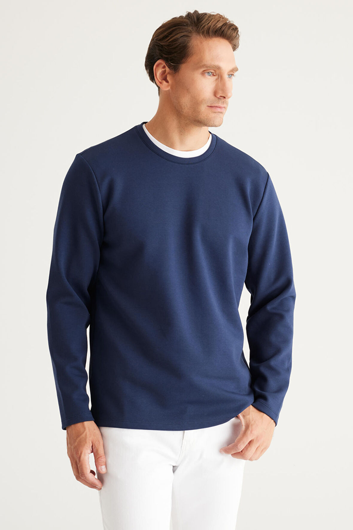 Erkek Lacivert Slim Fit Dar Kesim Bisiklet Yaka Yumuşak Tuşeli Sweatshirt
