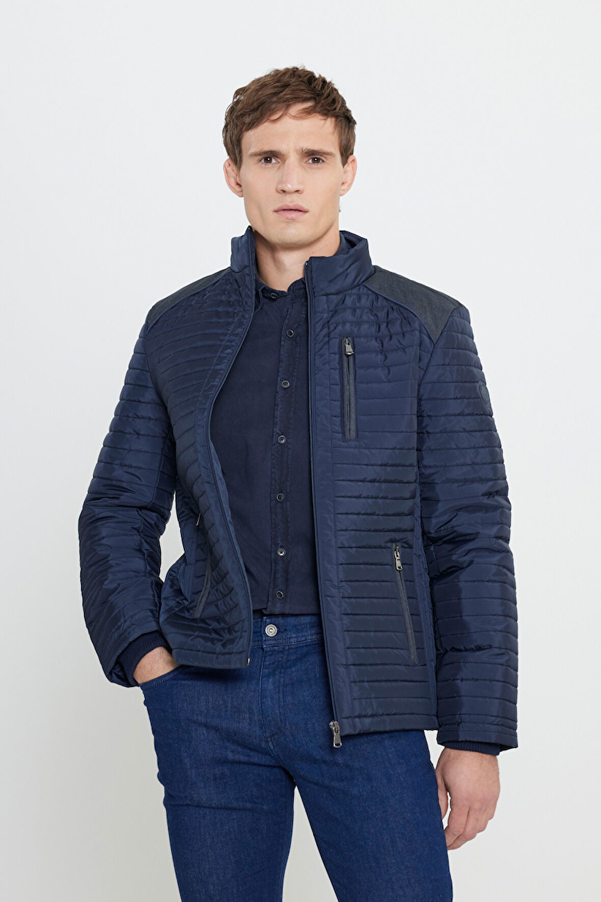 Standart Fit Normal Kesim Dik Yaka Desenli Mont