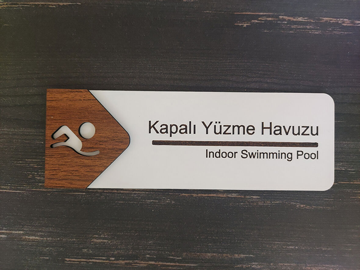 Lucena Kapalı Yüzme Havuzu Ofis Oda Kapı İsimliği Yönlendirme Tabelası Levhası Kişiselleştirilebilir