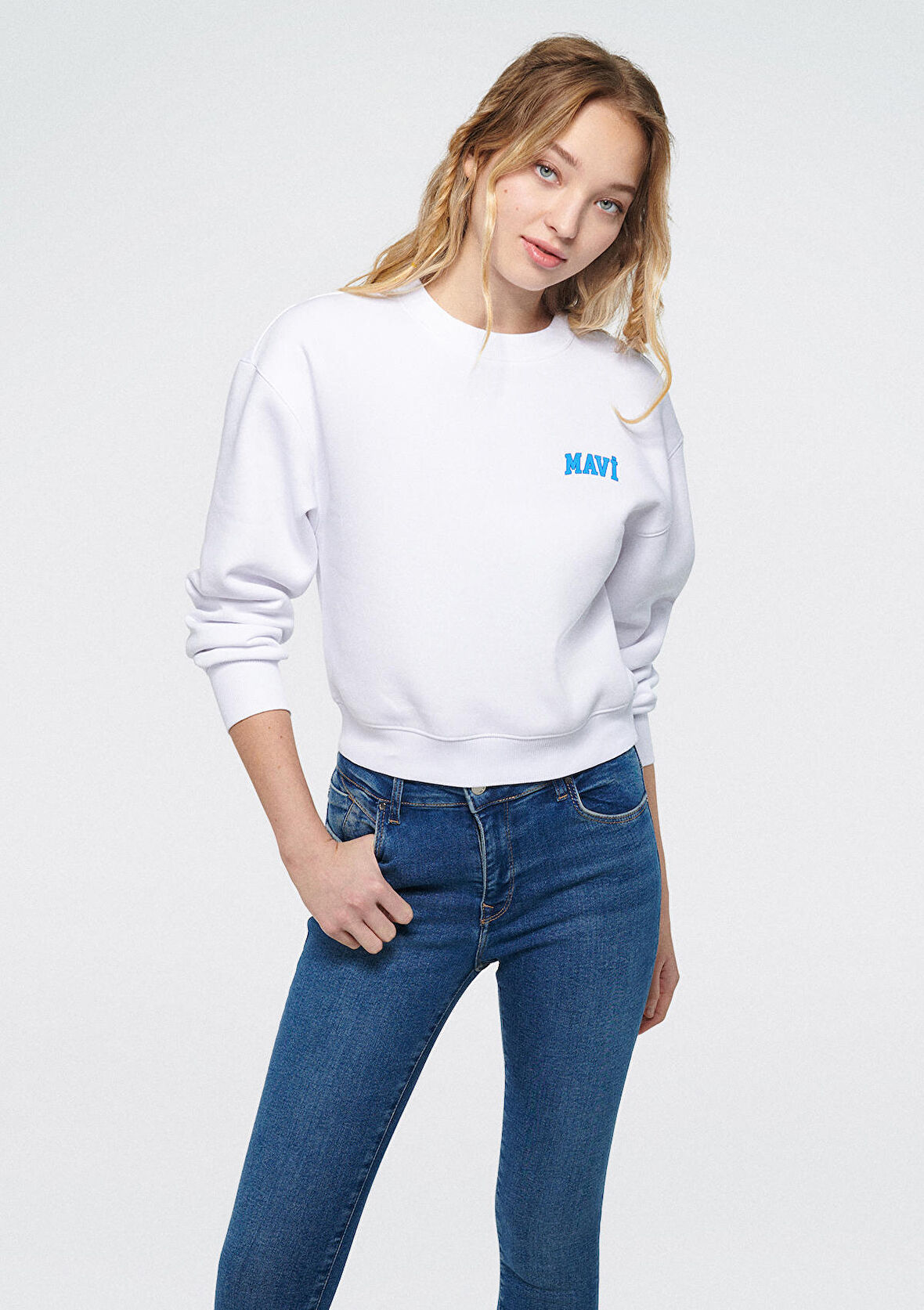 Mavi Logo Baskılı Beyaz Crop Sweatshirt 1611601-620