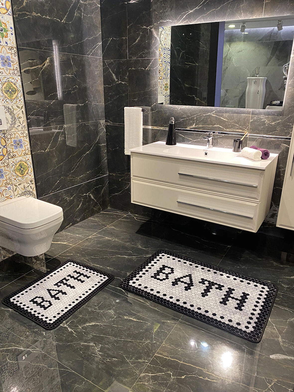 Black Bath Yazılı Desenli 2'li Kaymaz Taban Su Geçirmez Banyo Paspas Takımı (60x100 - 60x50) Gri