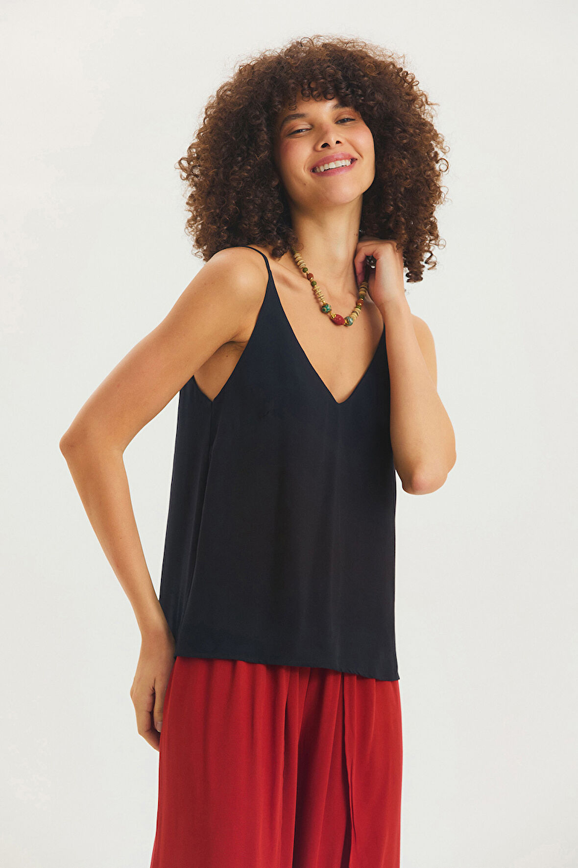 V Yaka Minimal Askılı Bluz Siyah | L