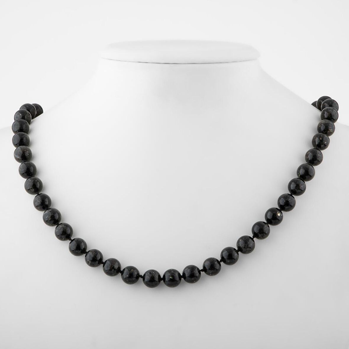 Nuummite 8 mm Düğümlü Doğal Taş Kolye