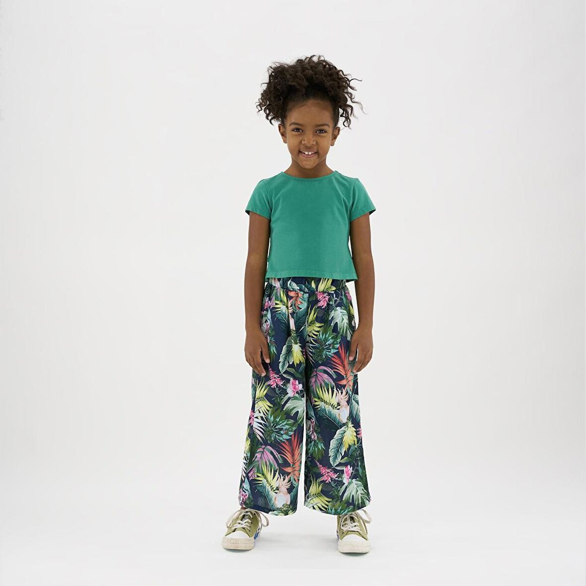 Kız Çocuk Arkası Pencere Detaylı T-Shirt Yeşil