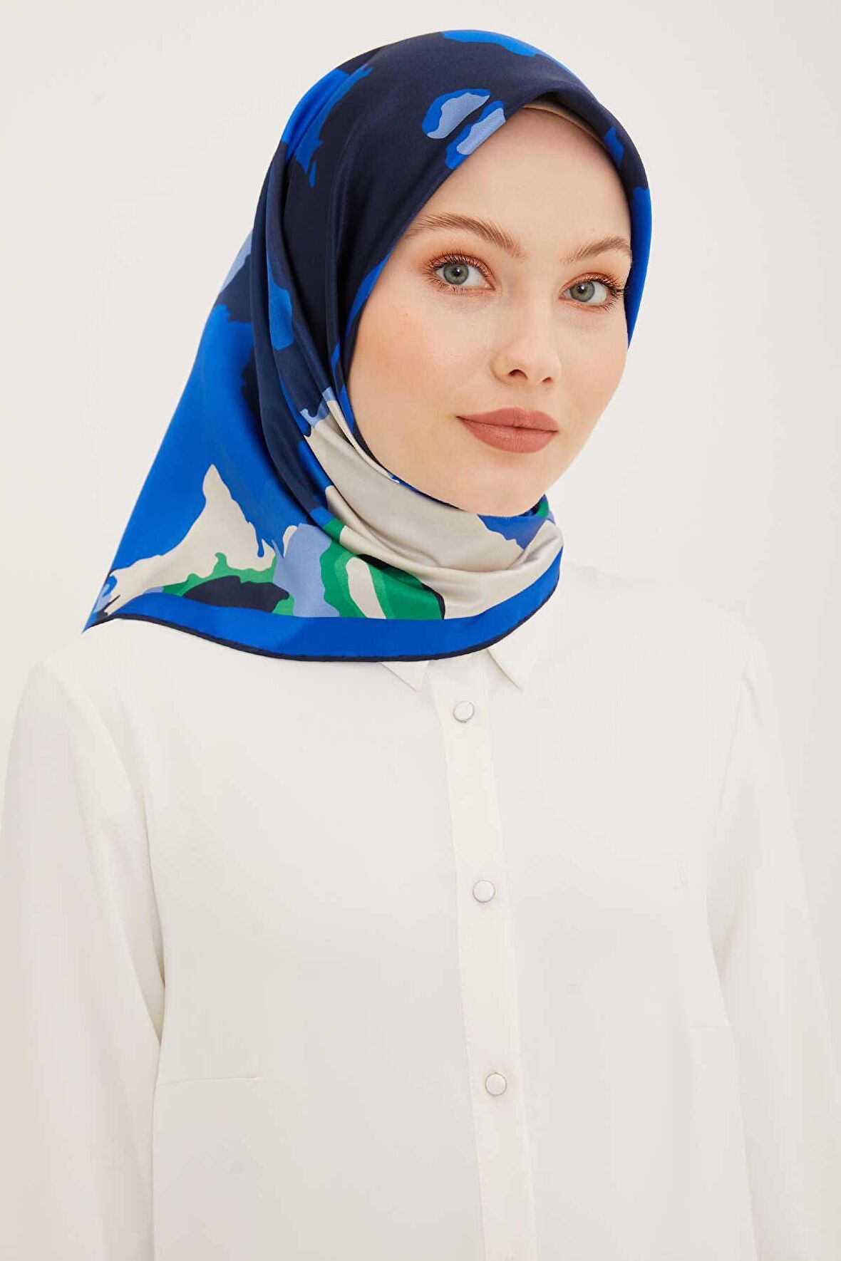 Armine Mavi Desenli Tivil İpek Eşarp 8935-50