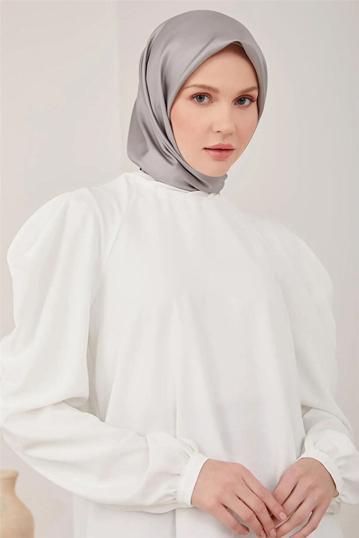 Omzu Drapeli Saten Bluz-İnci | 38