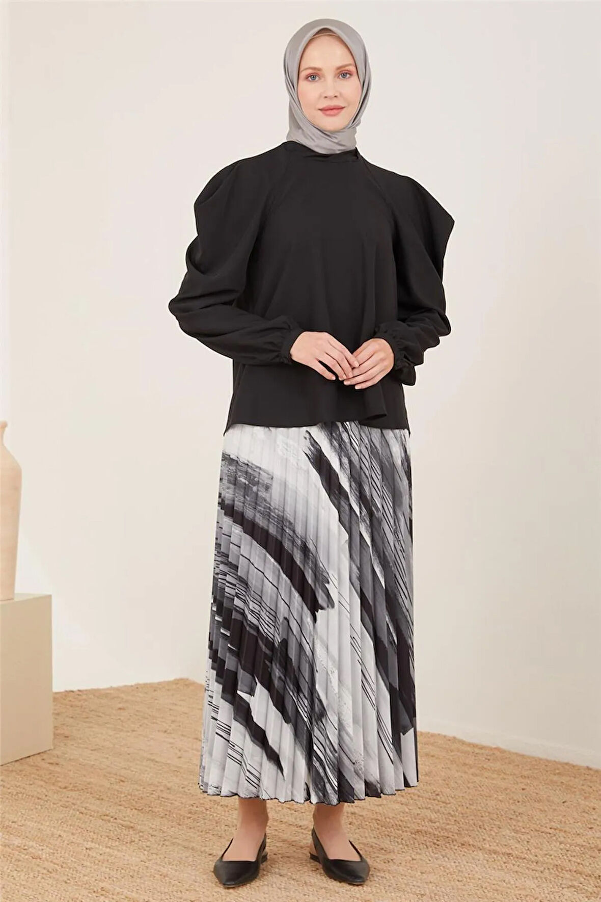 Omuz Drapeli Saten Bluz-Siyah | 44