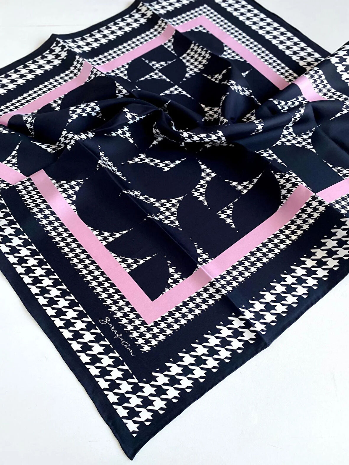 Zerafetim Tivil İpek Eşarp 47165 Siyah Karışık Desen