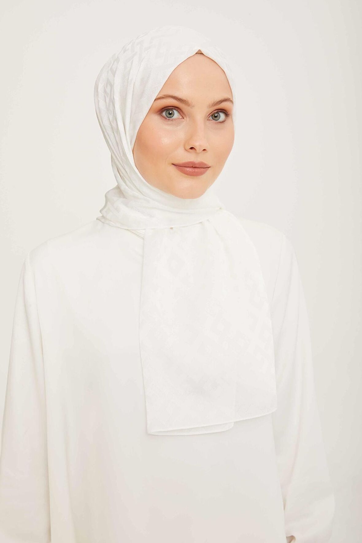 Armine Trend Jan Jan Beyaz Geometrik Desen Jakar Şal 5-21172