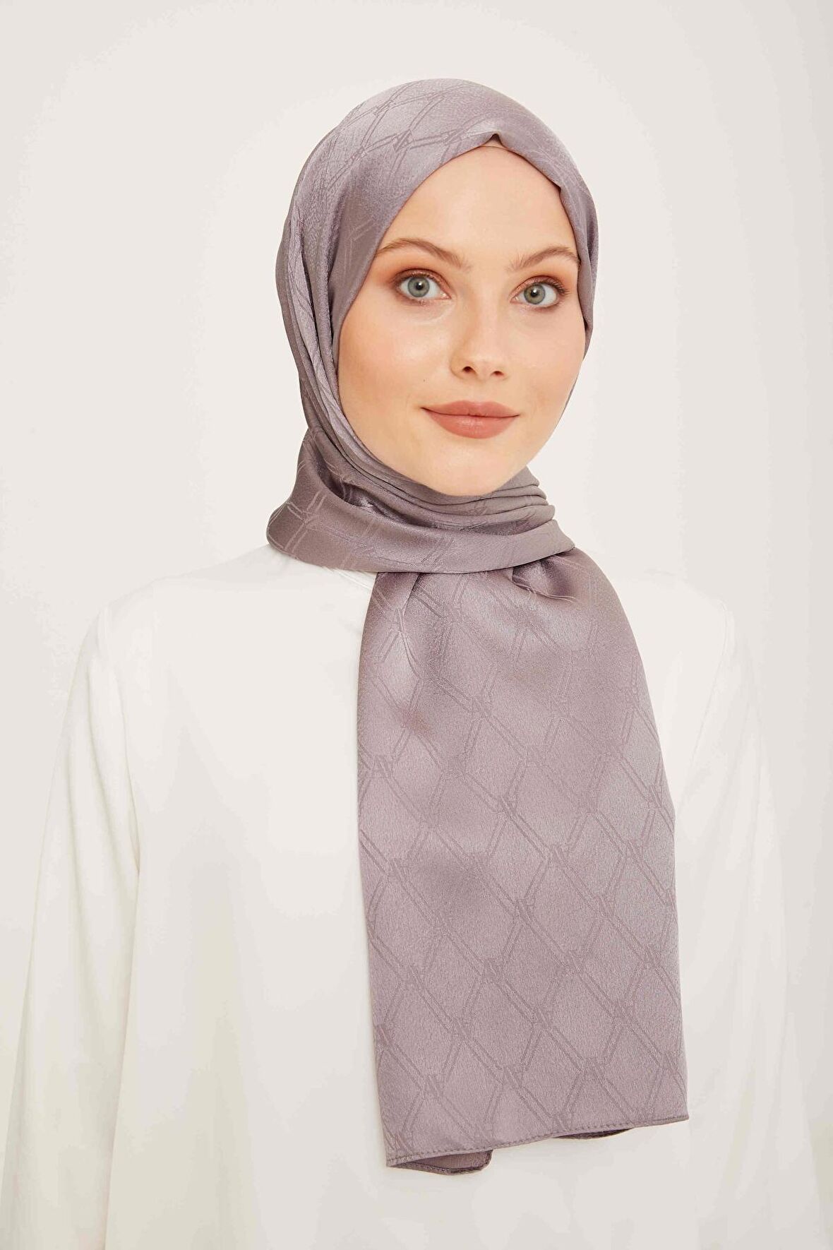 Armine Trend Jan Jan Koyu Gri Monogram Desenli Jakar Şal 6-3019