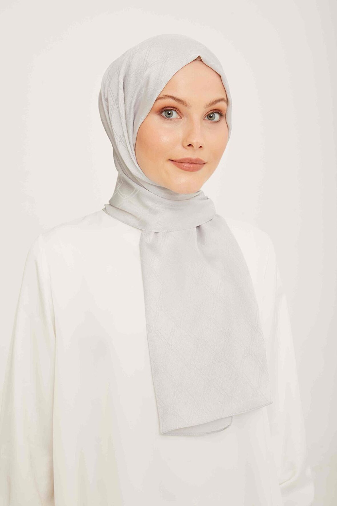 Armine Trend Jan Jan Gümüş Monogram Desenli Jakar Şal 6-3128