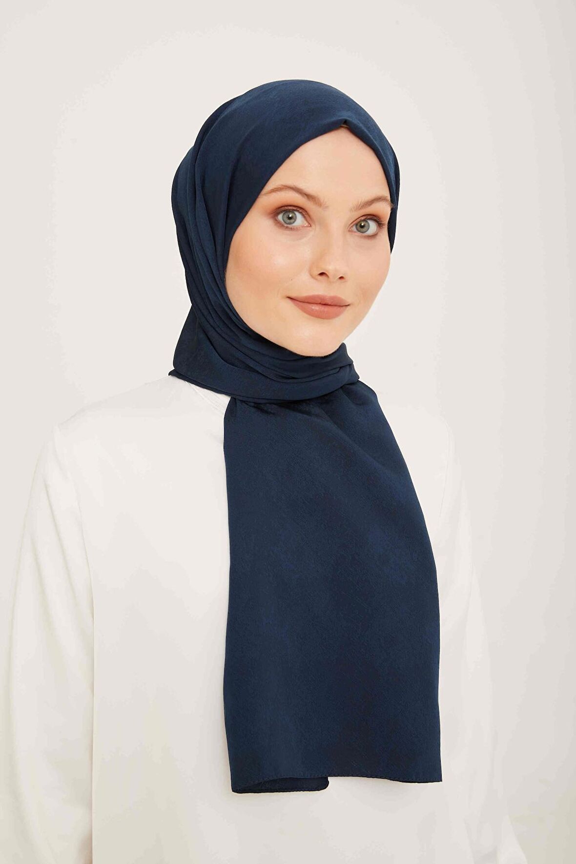 Armine Trend J.Capri Lacivert Düz Renk Şal 8-135