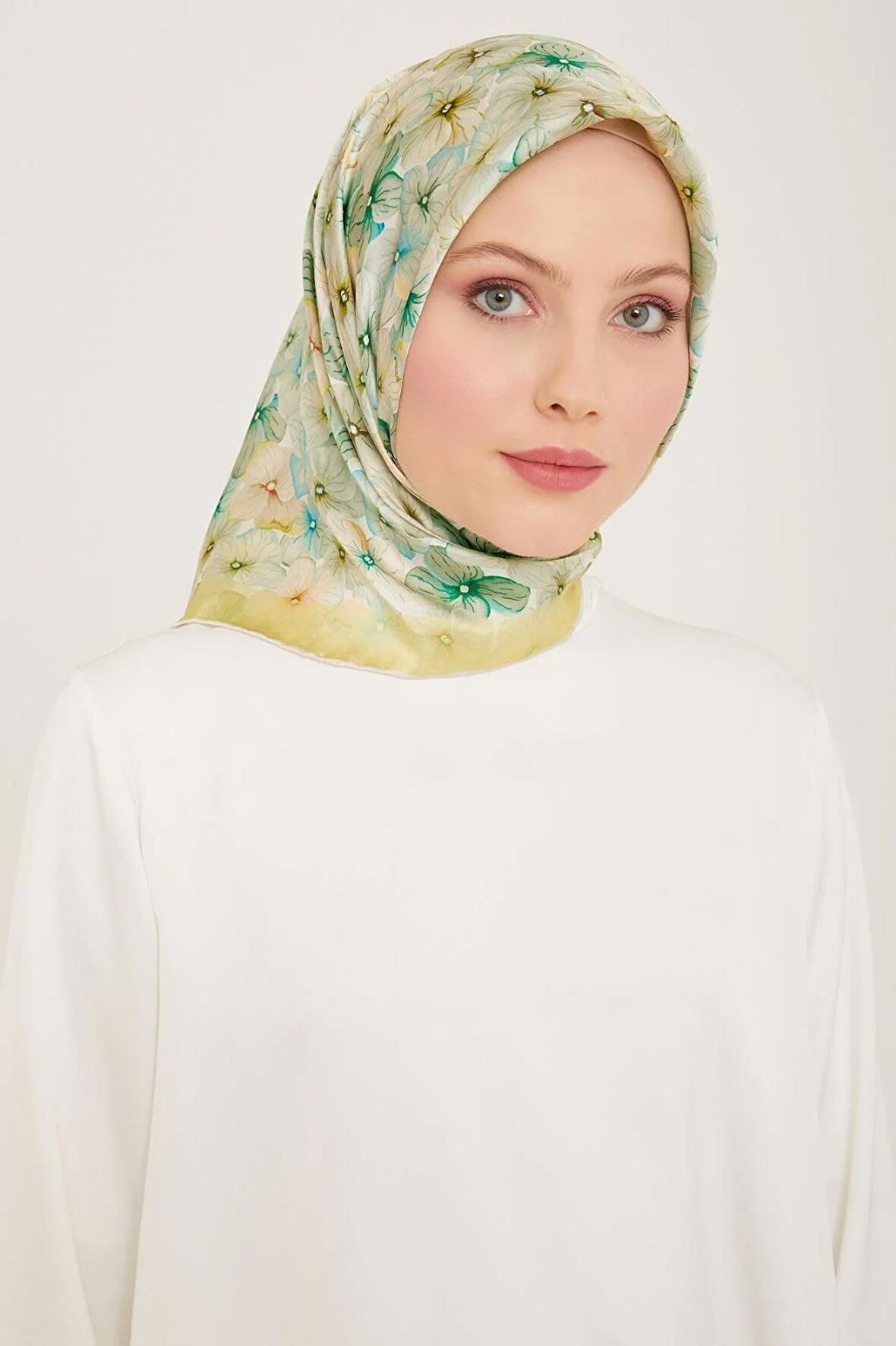 Armine Soft Yeşil Çiçek Desen Tivil İpek Eşarp 9108-02