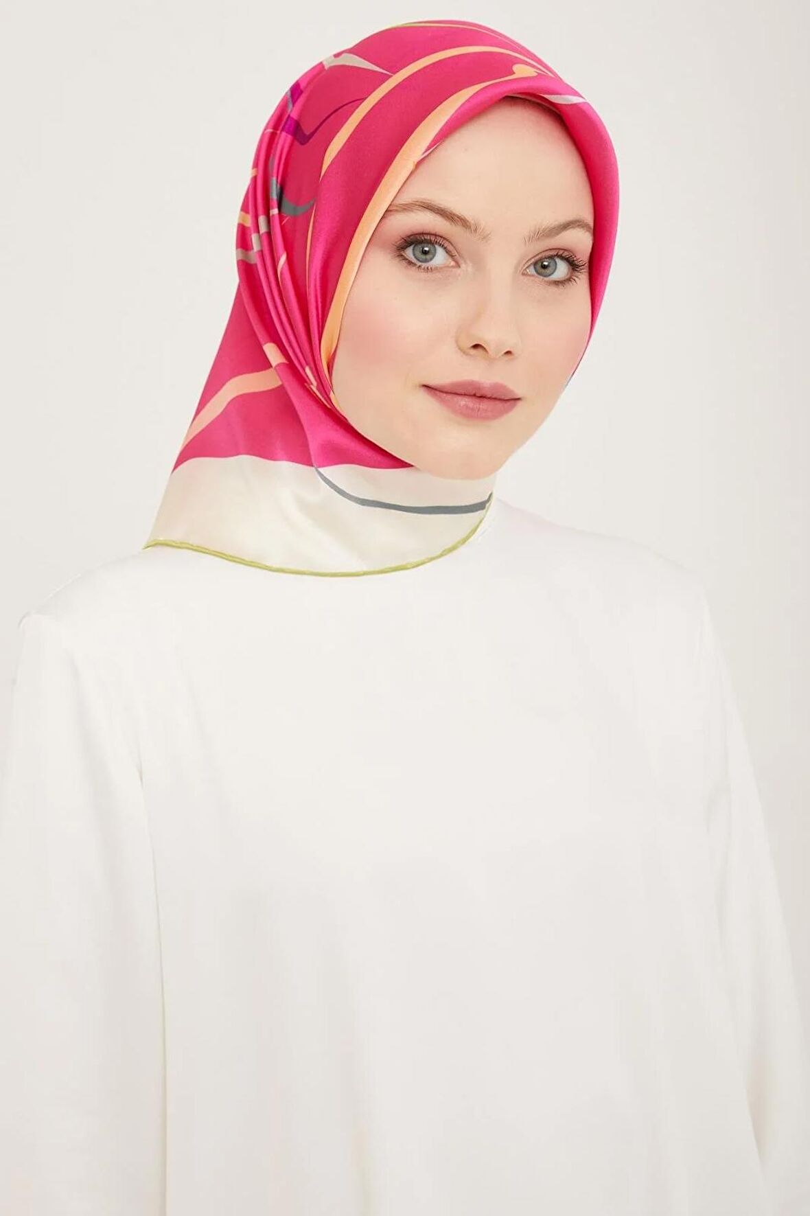 Armine Pembe-Soft Yeşil Dijital Çiçek Desen Tivil İpek Eşarp 9115-80